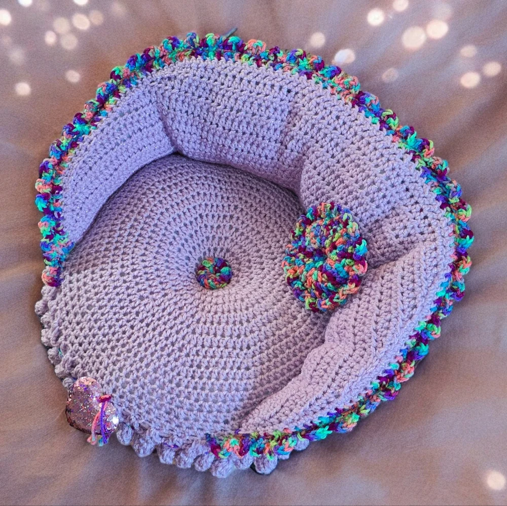 Handmade Crochet Luxury Cat / Small Pet Lacey Couch Bed